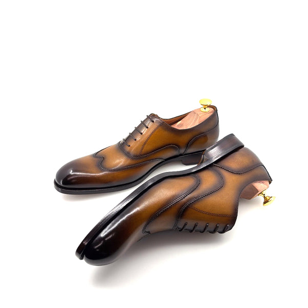 Ugo Vasare Leather Wingtip Oxford - Caramel