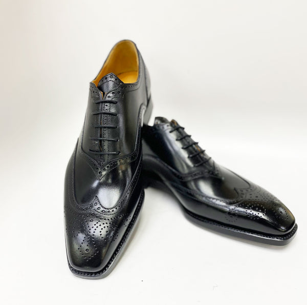 Ugo Vasare Calfskin Wingtip Oxford - Black